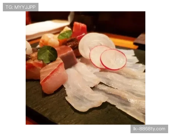 朱雪莹训练完直接拎爱马仕去吃人均三千的日料？