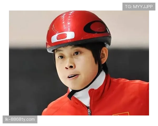 王濛在家切个水果都像在冰场压步，这手速普通人连影子都摸不着