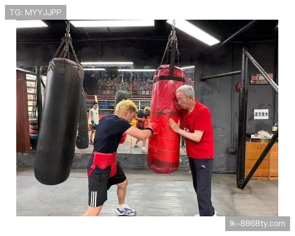 熊朝忠家的米线店开到拳台边了？