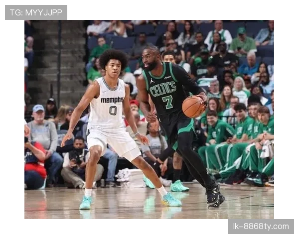 杰伦·布朗无球切入效率提升，拉开进攻空间改变绿军战术结构