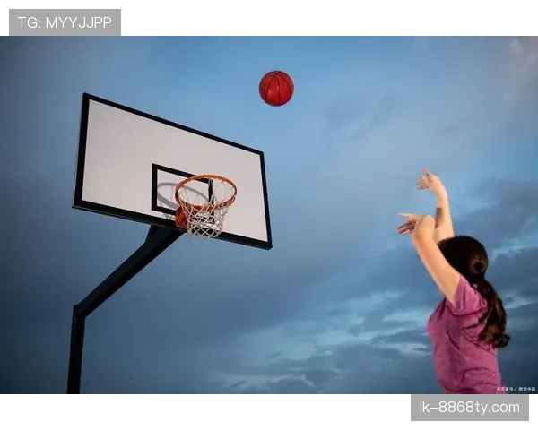 二次起跳规则是什么？篮球中二次起跳的判罚标准与适用场景解析